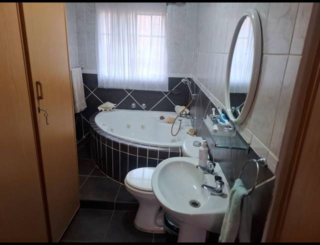 3 BEDROOM SECTIONAL TITLE FOR SALE IN NOORDHEUWEL
